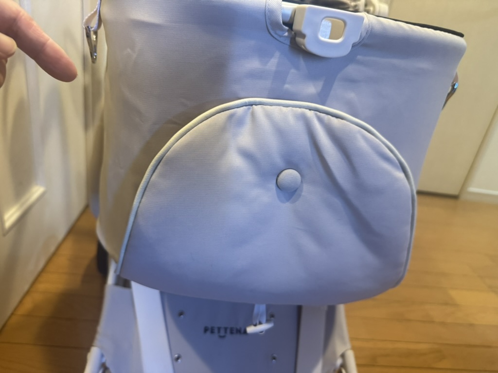 コット前面のカバー(マグネット留め)